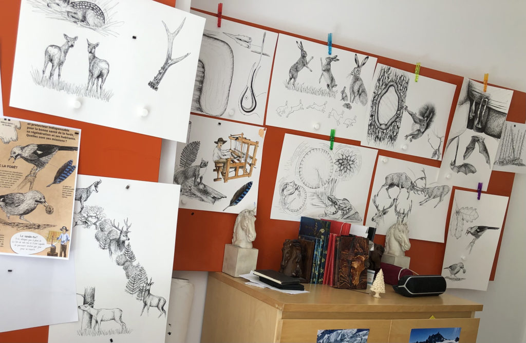 Bureau Héloïse avec dessins